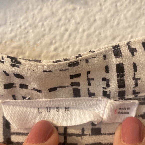 Lush black and white tunic size small - Picture 2 of 5